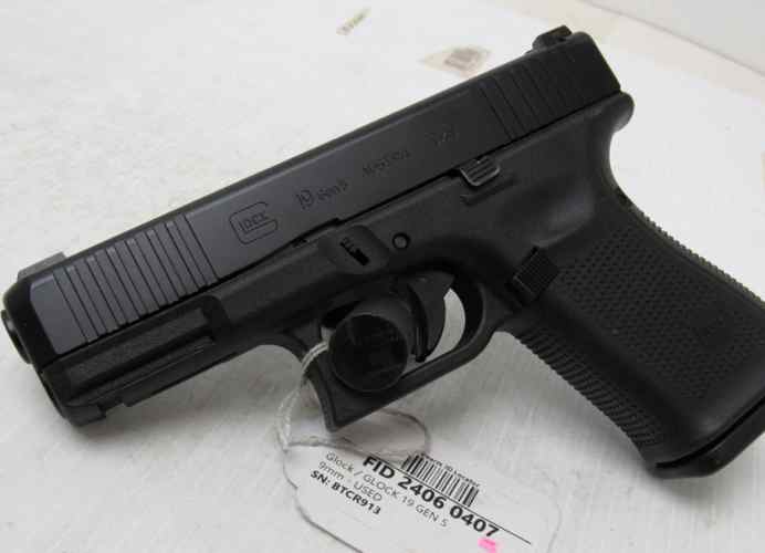 Excellent Glock 19 Gen 5 w/Night Sights 9mm