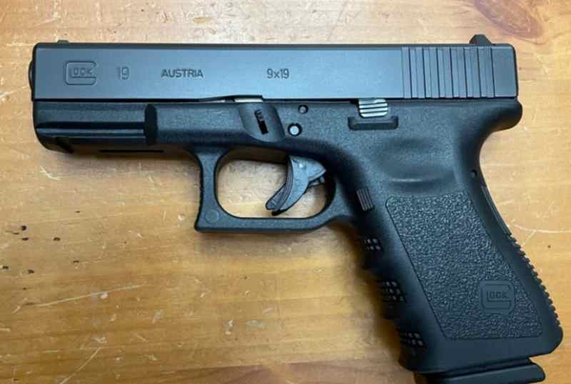 Glock 19 Gen 3 9mm in box