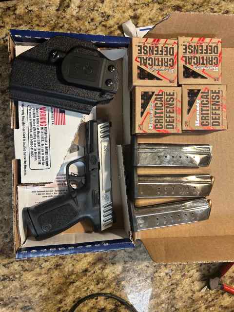 Brand new smith &amp; Wesson SD9 2.0 