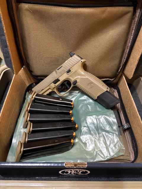 Never Been Fired-FN 509 MRD FDE 9mm 7 MAGS!!!