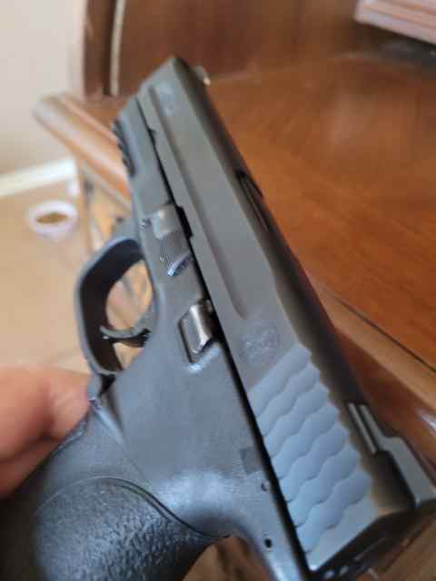 Smith and wesson mp40  