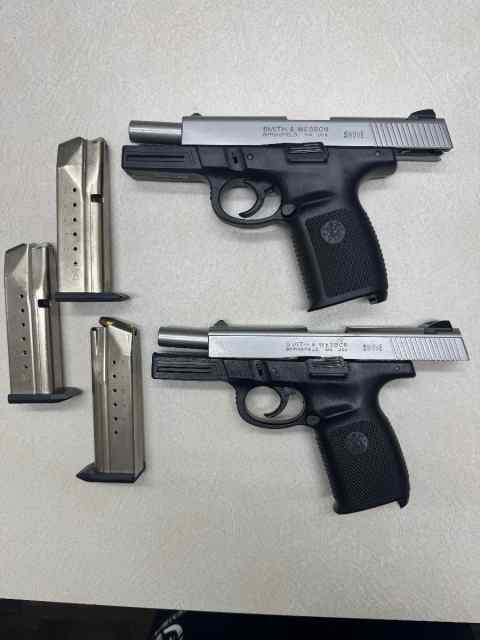 2 - Smith &amp; Wesson sigma sw9ve 9mm pistols 