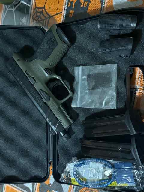 Beretta APX A1 Compact Tactical