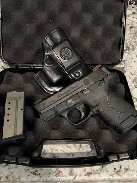 Smith &amp; Wesson MP40 Performance Center