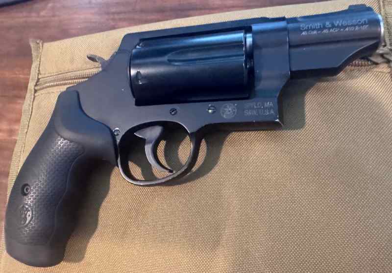 Smith &amp; Wesson Governor .45 acp/ 45LC/ .410