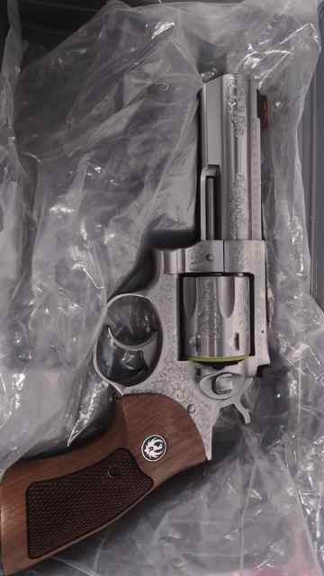 Ruger GP 100 Deluxe 